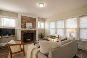 Comfortable Stylish Home Minutes from Downtown